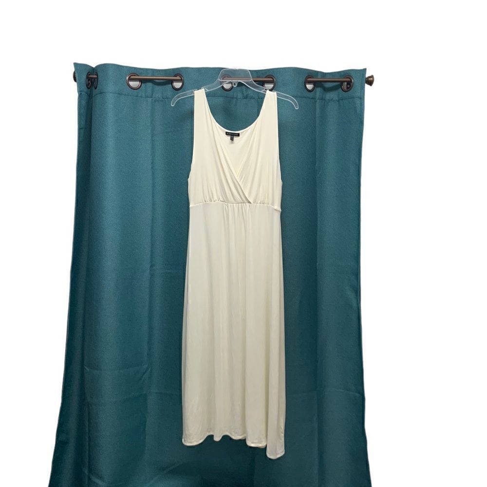 Eileen Fisher Cream/Off White Sleeveless V-Neck Maxi Dress Size Medium